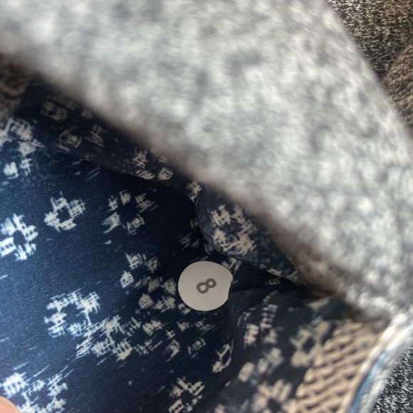 Lululemon grey crewneck size 8 - Picture 7 of 7